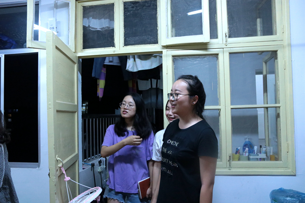 新学期金牌影院领导老师下寝送关怀